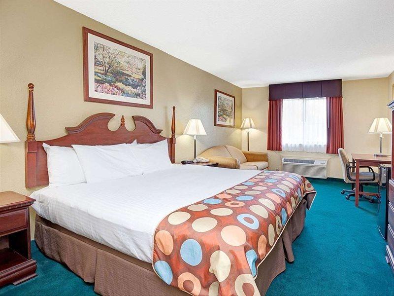 Baymont By Wyndham Monroe Hotel Exterior photo