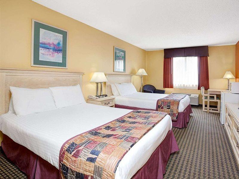 Baymont By Wyndham Monroe Hotel Exterior photo