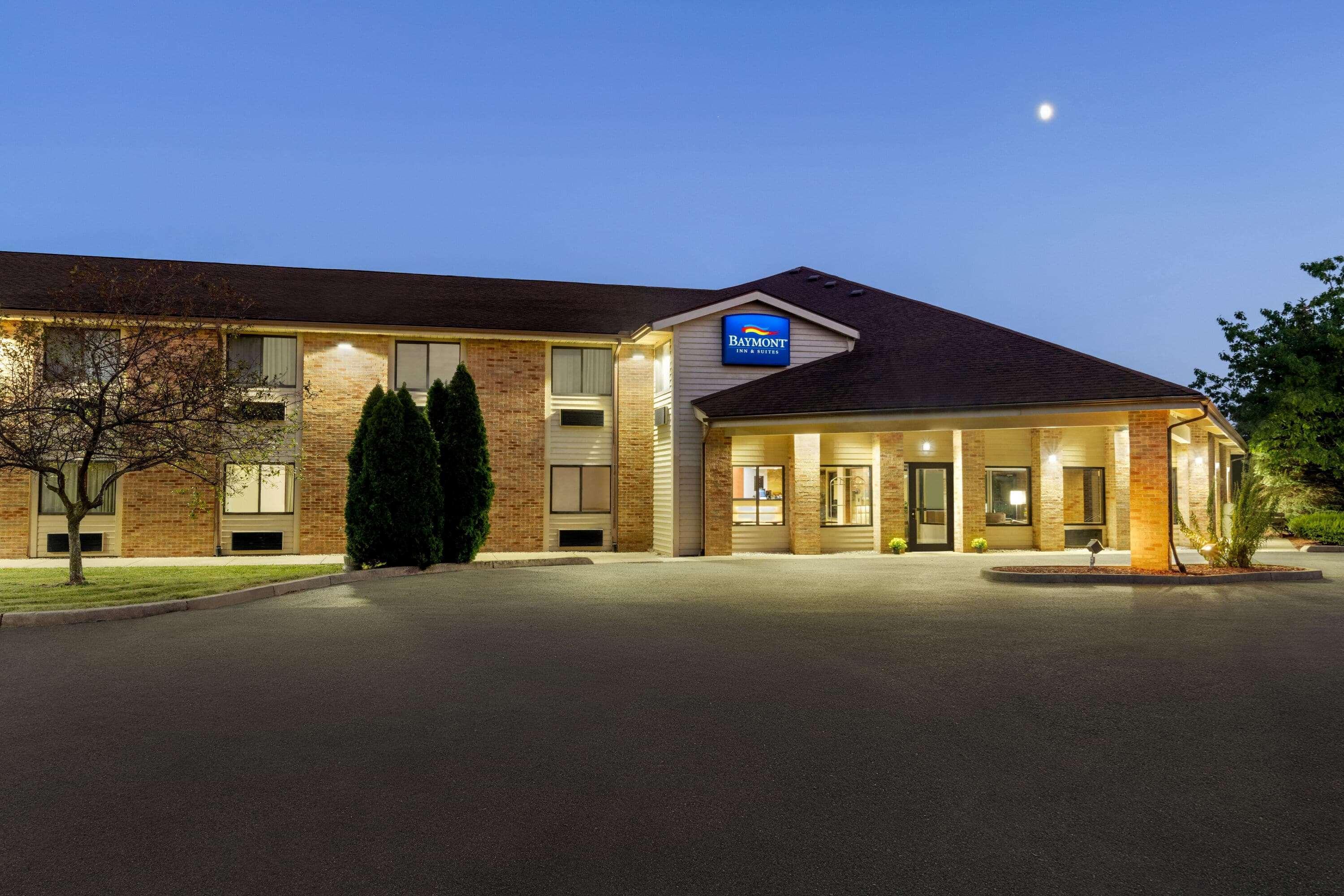 Baymont By Wyndham Monroe Hotel Exterior photo